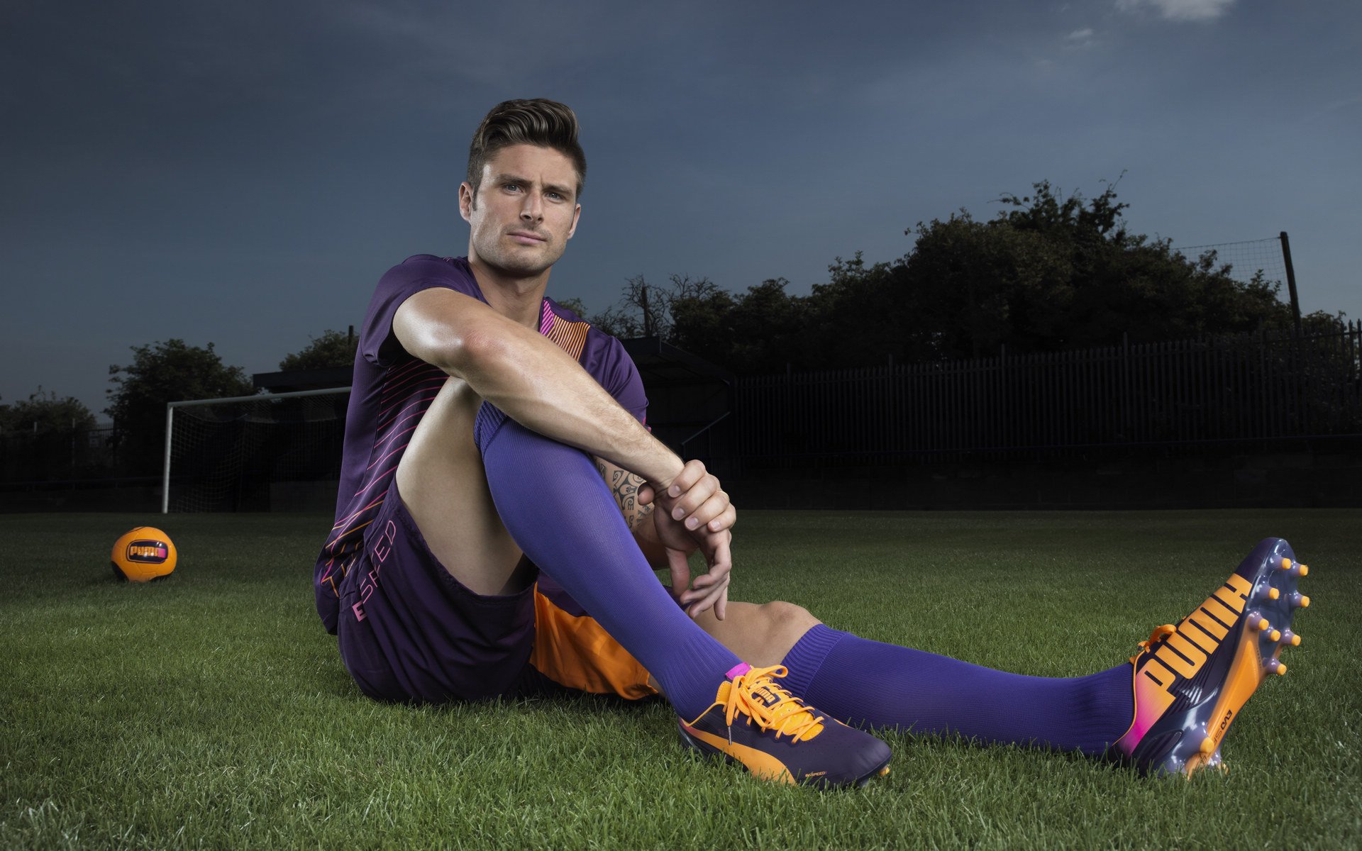 开云app下载-场上气氛火爆：观众席座无虚席，助威声震天！，场上观众是什么意思